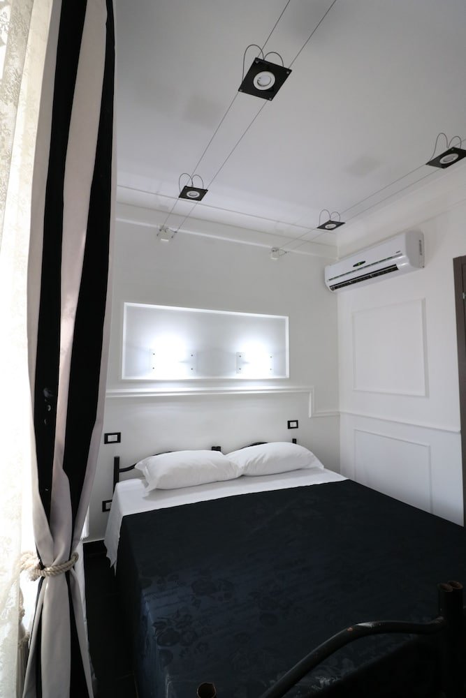 Palace Rome - Hostel Room Type - Basic Double Room