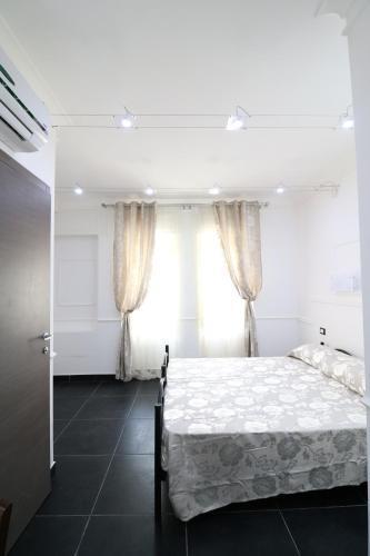 Palace Rome - Hostel Room Type - Budget Triple Room