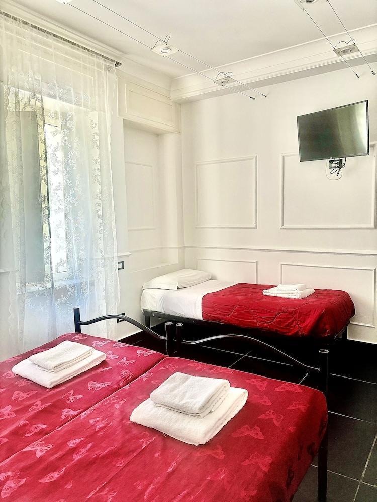 Palace Rome - Hostel Room Type - Triple Room
