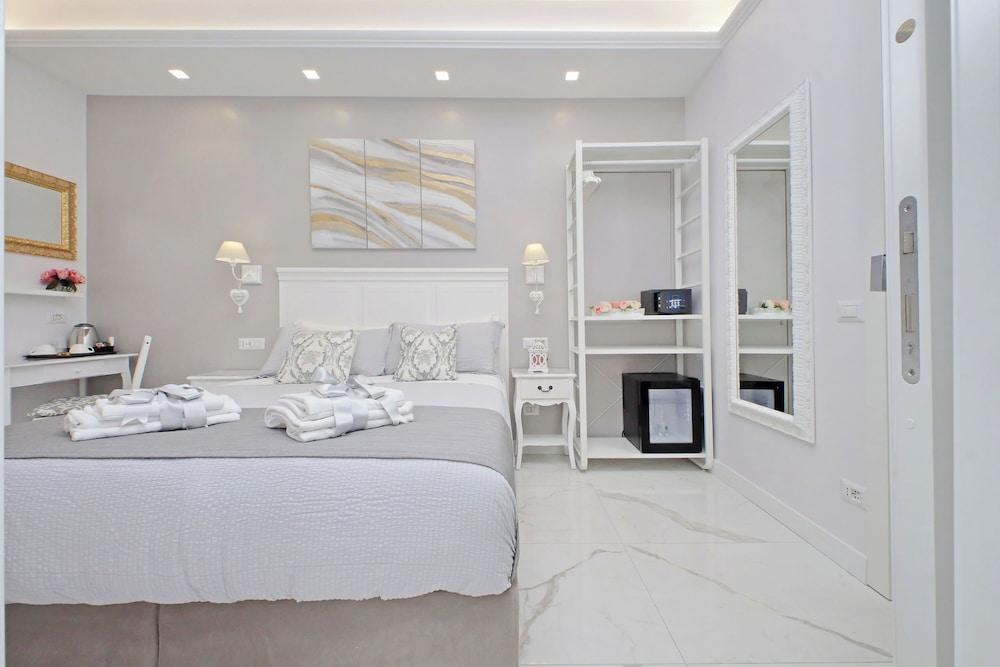 Roman Holiday Charming Room Type - Deluxe Double or Twin Room