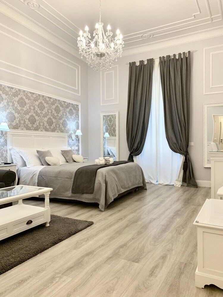 Charme & Chic Luxury Room Type - Junior Suite