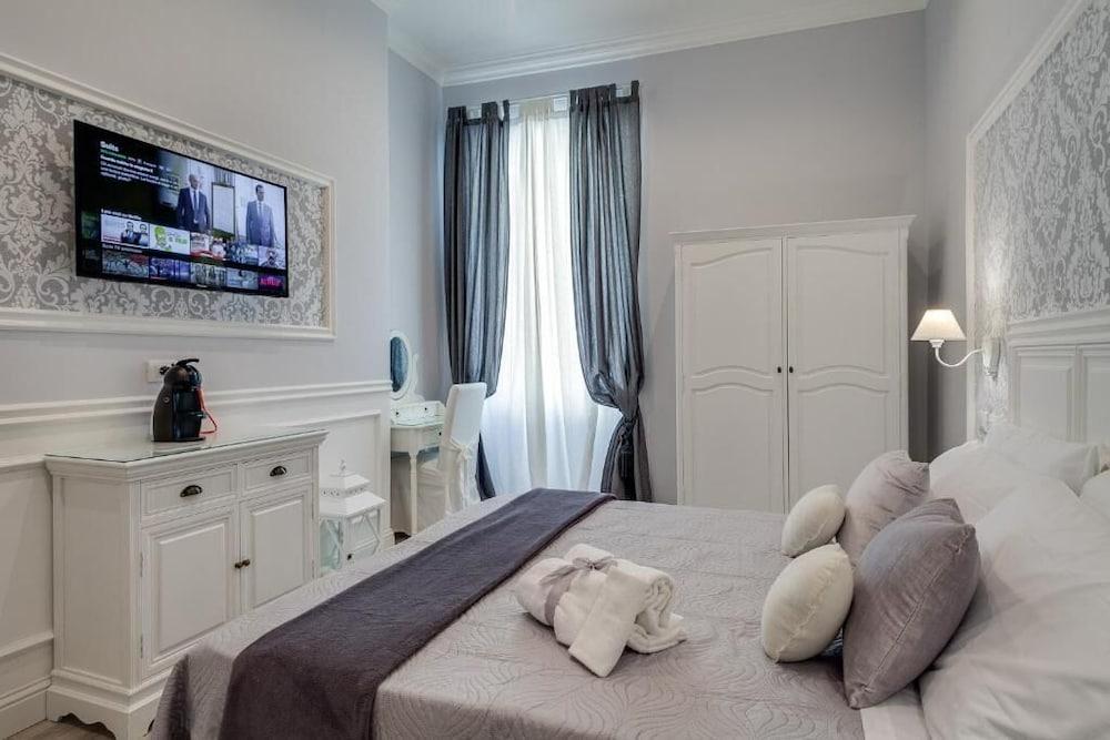 Charme & Chic Luxury Room Type - Standard Room