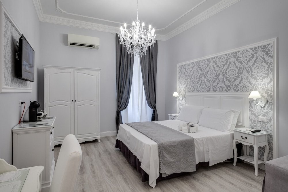 Charme & Chic Luxury Room Type - Superior Room