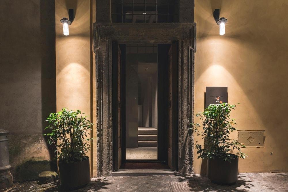 Hotel Scenario - Tap to explore photos