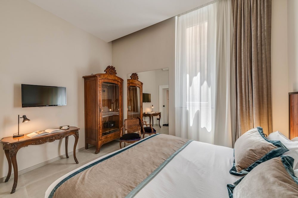 Adrianus Hotel - Tap to explore photos