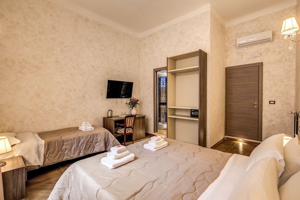 Amici Guesthouse Room Type - Deluxe Triple Room