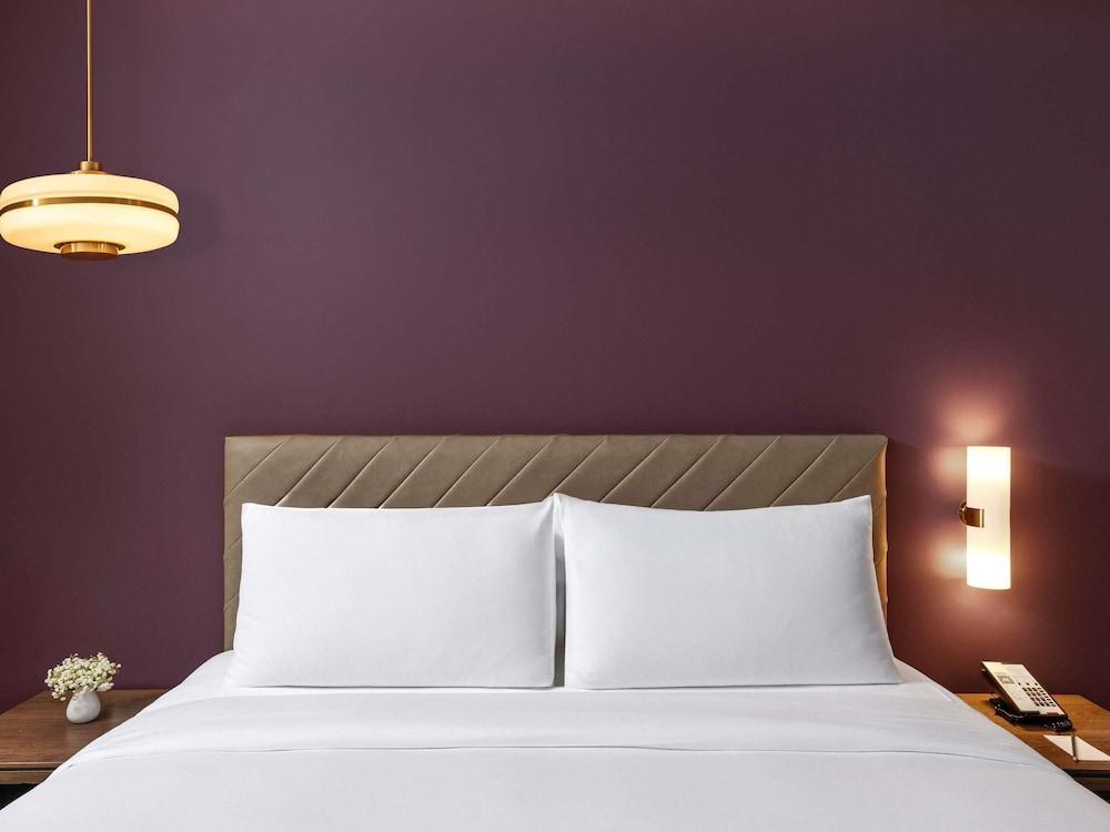 Mercure Bangkok Sukhumvit 24 Room Type - Superior Rooms