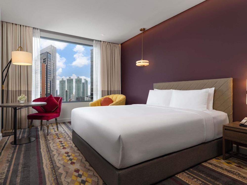 Mercure Bangkok Sukhumvit 24 Room Type - Deluxe Room, 1 King Bed, City View
