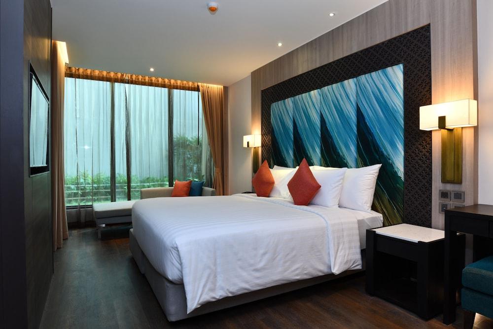 Skyview Resort Phuket Patong Beach - Tap to explore photos