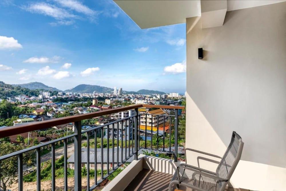 Skyview Resort Phuket Patong Beach Room Type - One Bedroom Pool View Suite
