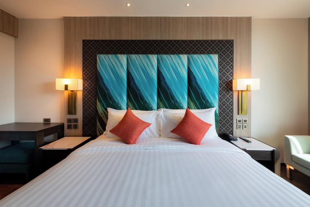 Skyview Resort Phuket Patong Beach - Tap to explore photos