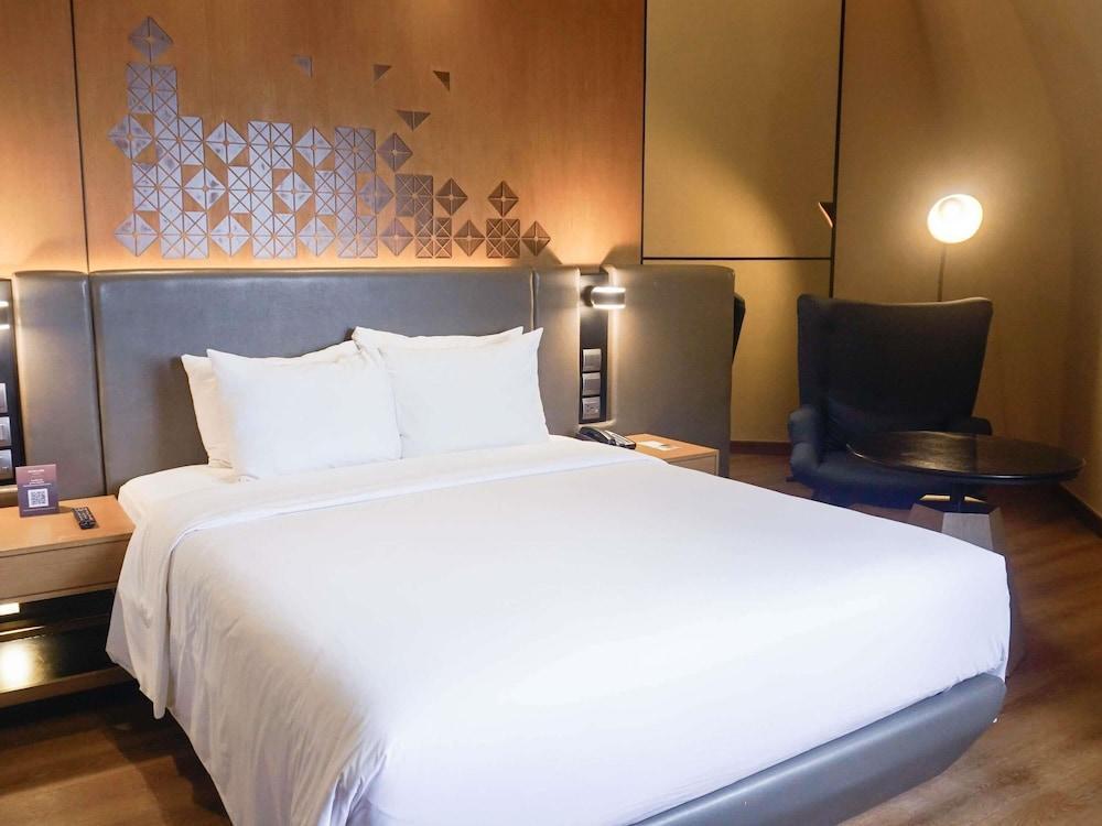 Mercure Jakarta Batavia Room Type - Classic Room with 1 queen-size bed