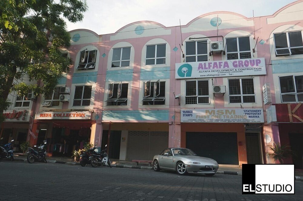 El Studio Hostel Langkawi - Tap to explore photos