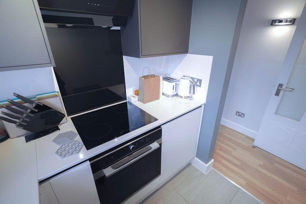 Camden Serviced Apartments by Globe - Tap to explore photos