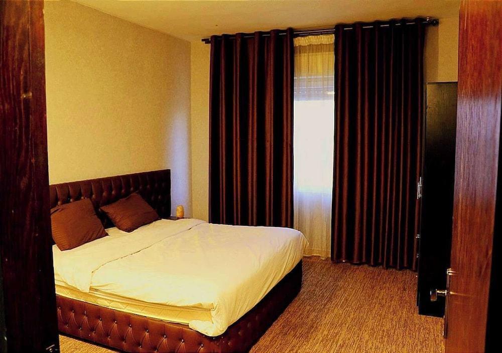 Skylight Apartments Room Type - Family Apartment, 4 Bedrooms Skylight Apartments Room Type - Family Apartment, 4 Bedrooms