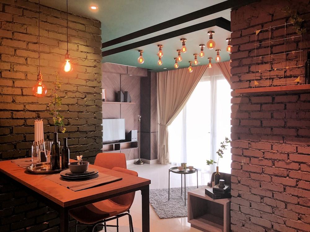 Wong's Homestay at Regalia Residence - Tap to explore photos