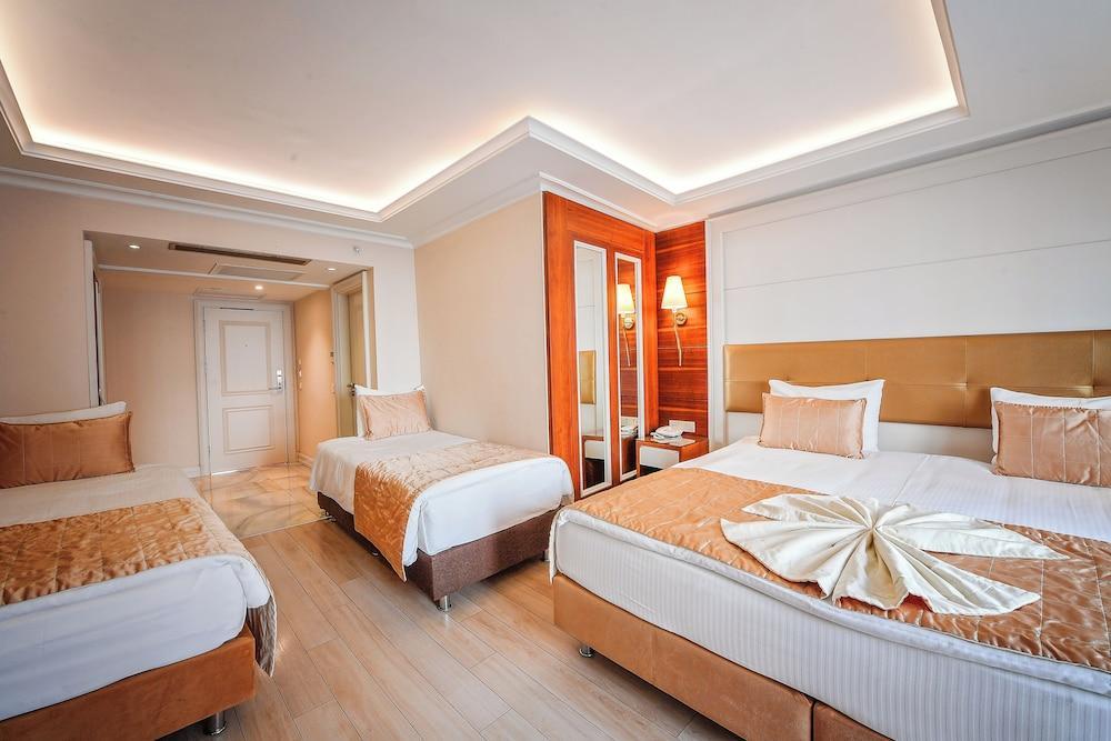 Grand Marcello Hotel & Spa Room Type - Deluxe Quadruple Room