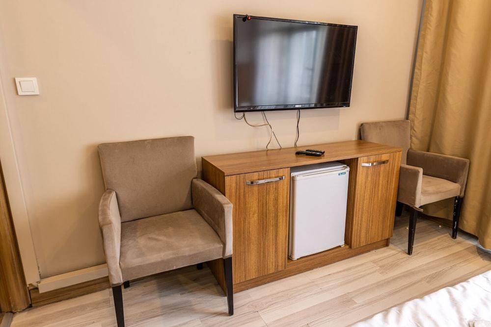 Blue Suit Room Type - Standard Room, 1 Double Bed
