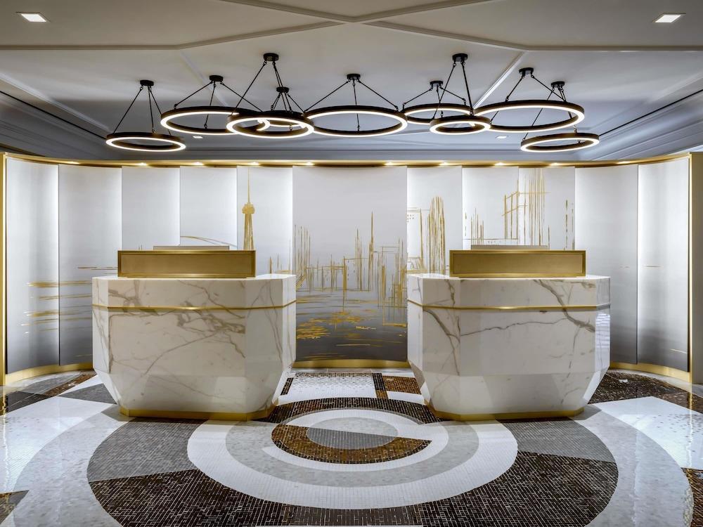 Fairmont Royal York Gold Experience Room Type - Fairmont Gold, Suite, 1 King Bed, Non Smoking, Club Lounge Access