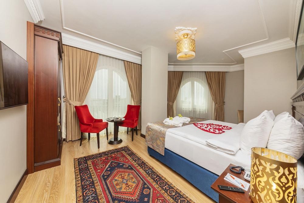 The Magnaura Palace Hotel Room Type - Suite, Sea View, Corner