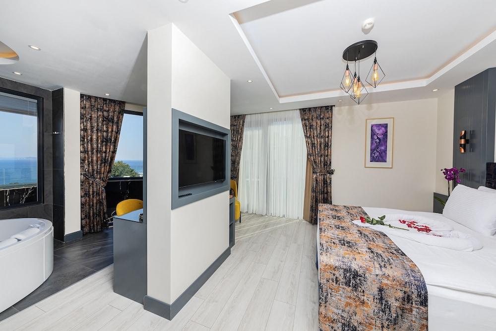 The Magnaura Palace Hotel Room Type - Magnaura Palace Suite, With Jacuzzi and Large Terrace