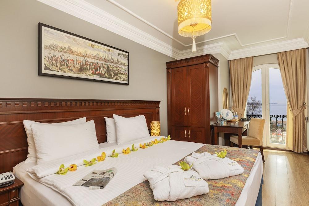 The Magnaura Palace Hotel Room Type - Deluxe Double Room, Sea View