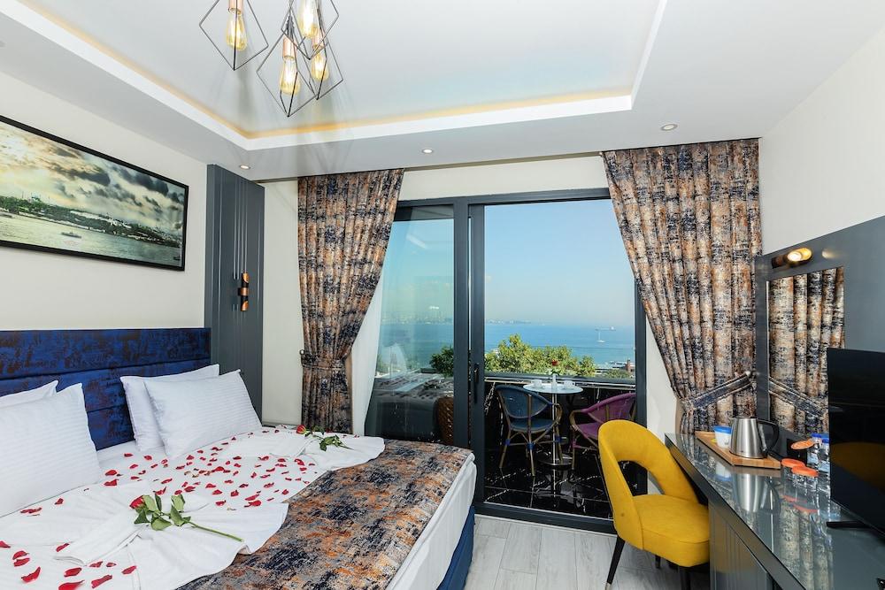 The Magnaura Palace Hotel Room Type - Marmara Sea View Room, With Terrace