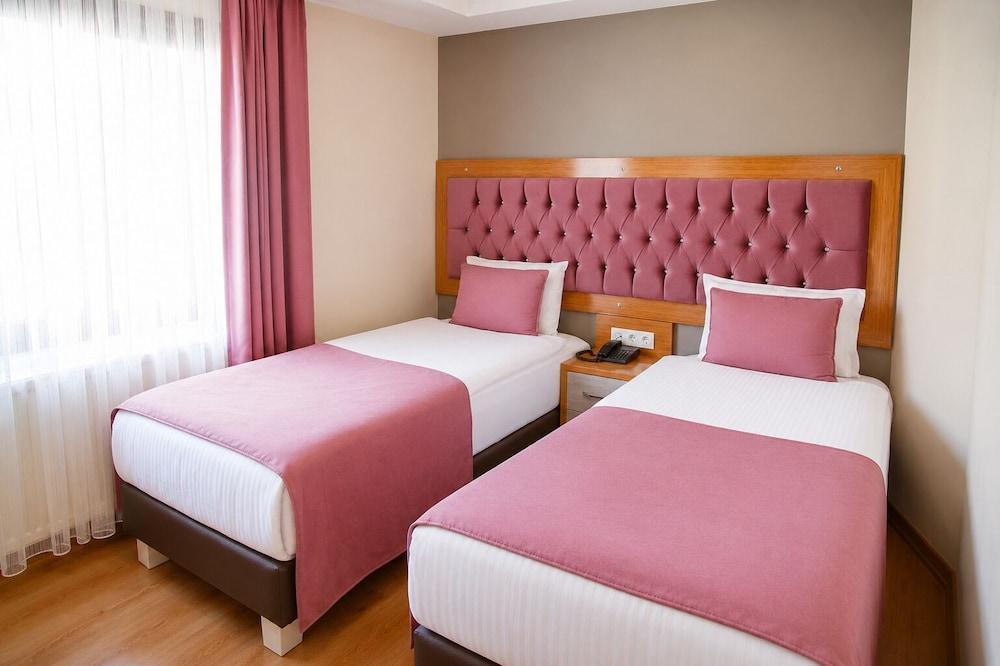 Hotel Black Pearl Room Type - Standard Double or Twin Room Hotel Black Pearl Room Type - Standard Double or Twin Room
