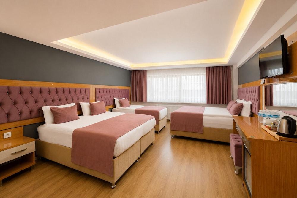 Hotel Black Pearl Room Type - Family Room