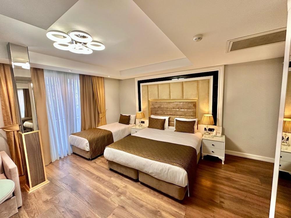 Pell Palace Hotel & Spa Room Type - Superior Triple Room with Balcony
