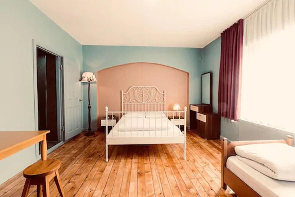Cheers Midtown Hostel Room Type - Superior Double Room, City View Cheers Midtown Hostel Room Type - Superior Double Room, City View