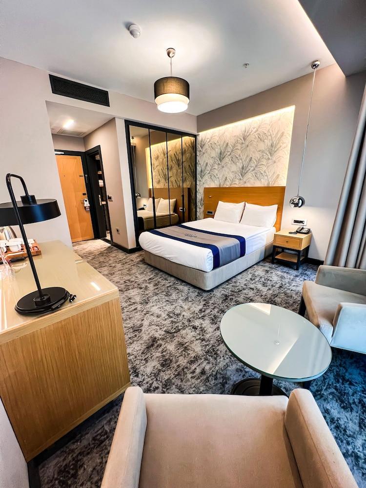 Triada Hotel Karakoy - Tap to explore photos