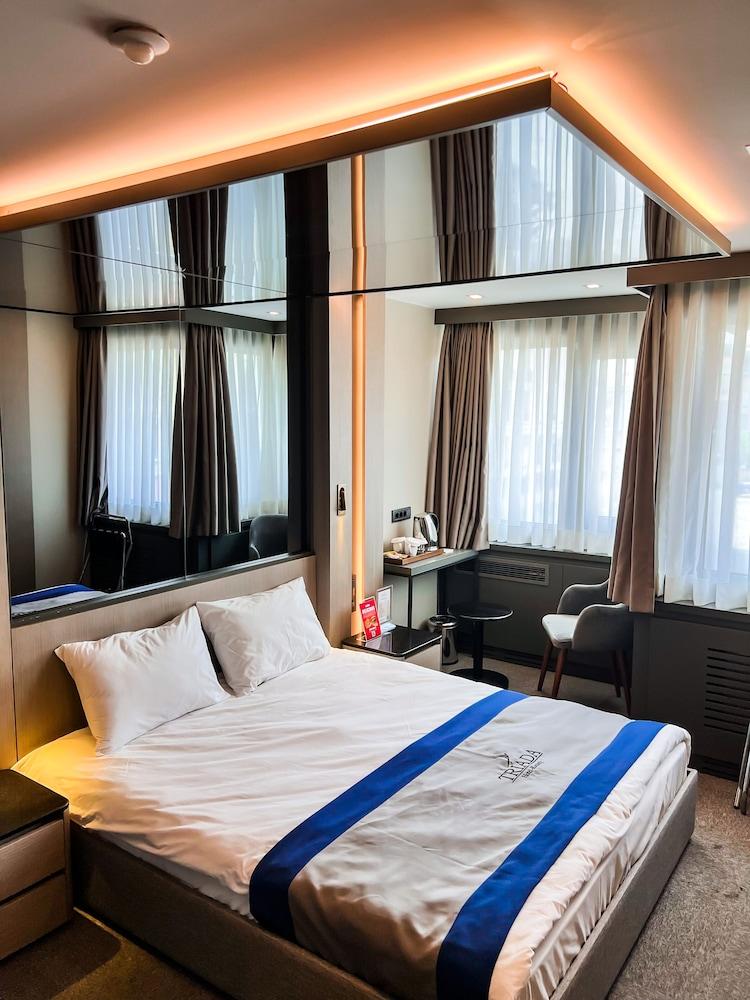 Triada Hotel Karakoy Room Type - Superior Double Room, Annex Building Triada Hotel Karakoy Room Type - Superior Double Room, Annex Building