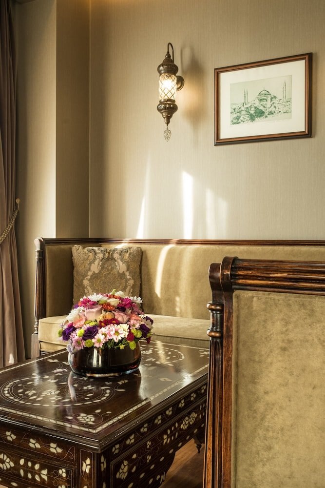 AJWA Sultanahmet Room Type - Corner Suite French Street View AJWA Sultanahmet Room Type - Corner Suite French Street View