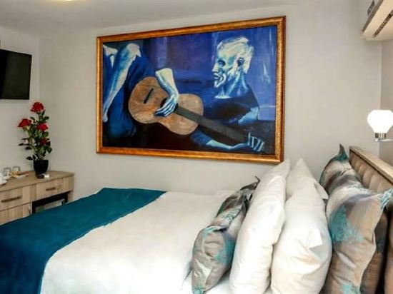 Pablo Di Pera Istanbul Price Address Reviews