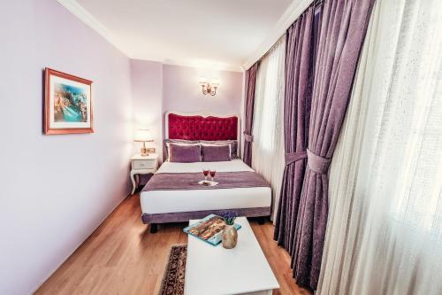 Garden Apart Room Type - Deluxe Suite with City View