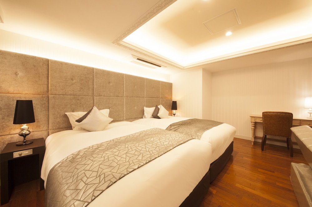 The Centurion Hotel Classic Akasaka Room Type - Family Corner Suite Room - Non Smoking-No Daily Cleaning (2 Double Beds 1 King Bed)