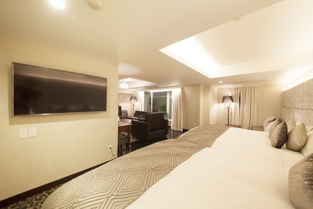 The Centurion Hotel Classic Akasaka Room Type - The Akasaka Suite - Non Smoking -No Daily Cleaning (2 King Bed) Extra Bed for 5th Adults and More The Centurion Hotel Classic Akasaka Room Type - The Akasaka Suite - Non Smoking -No Daily Cleaning (2 King Bed) Extra Bed for 5th Adults and More