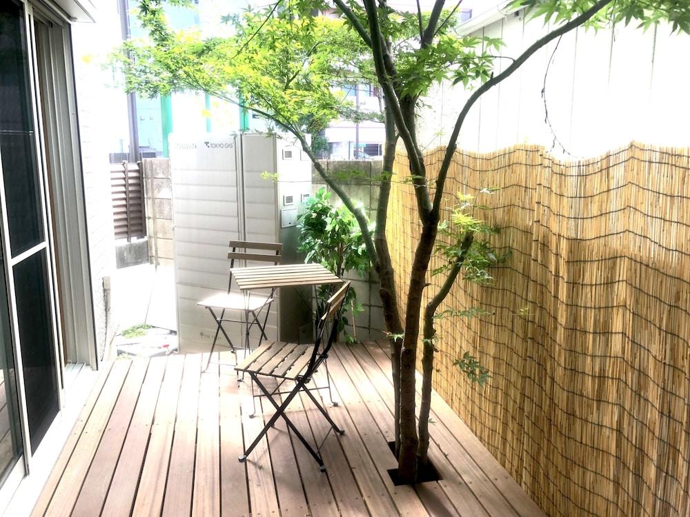 Tokyo Art House - Tap to explore photos