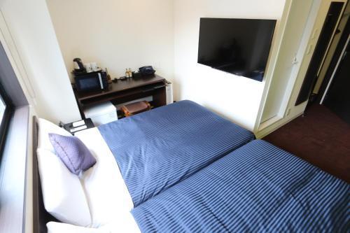 HOTEL LiVEMAX Ueno-Ekimae - Tap to explore photos