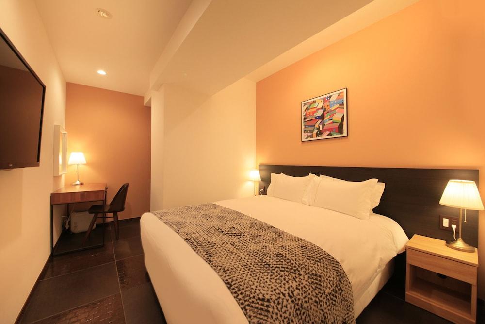 Centurion Hotel Residential Akasaka Room Type - Standard Queen Room - Non-Smoking