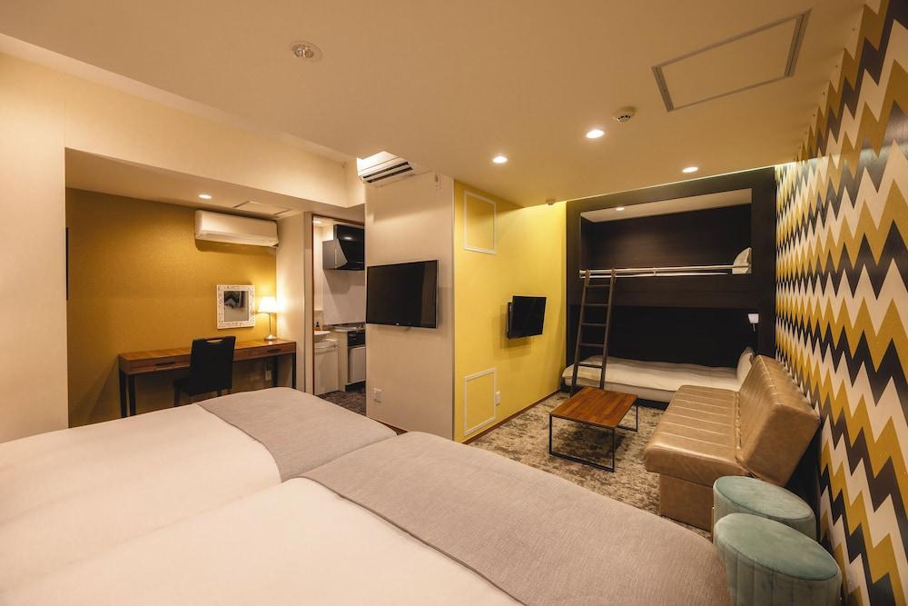 Centurion Hotel Residential Akasaka Room Type - Deluxe Twin Room - Non-Smoking, 2 double beds (extra bed from 5th adult) Centurion Hotel Residential Akasaka Room Type - Deluxe Twin Room - Non-Smoking, 2 double beds (extra bed from 5th adult)