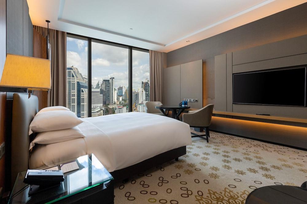 Hyatt Regency Bangkok Sukhumvit - Tap to explore photos