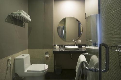 Liberty Hotel Thamrin Jakarta - Tap to explore photos