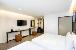 Marwin Space Hotel - Tap to explore photos