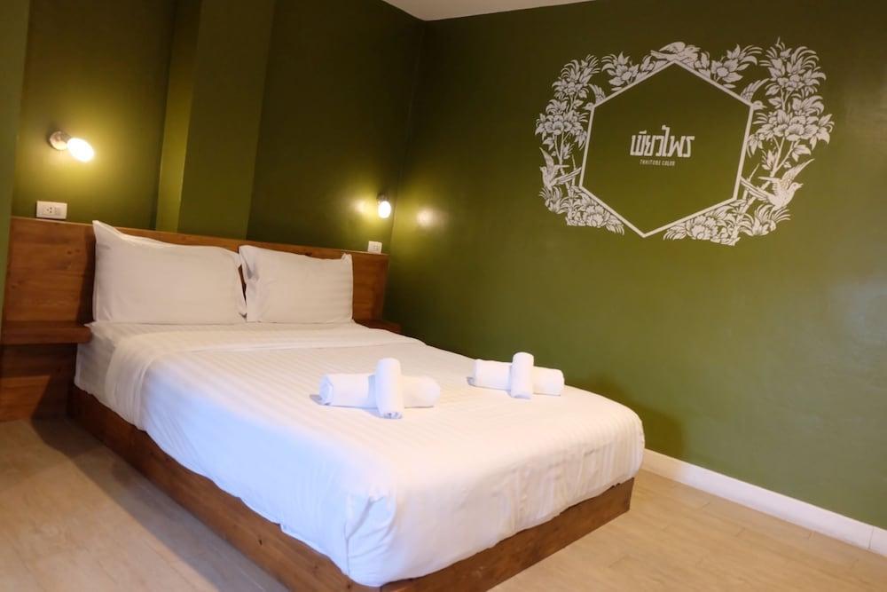 Siri Poshtel Bangkok Room Type - Deluxe Double Room