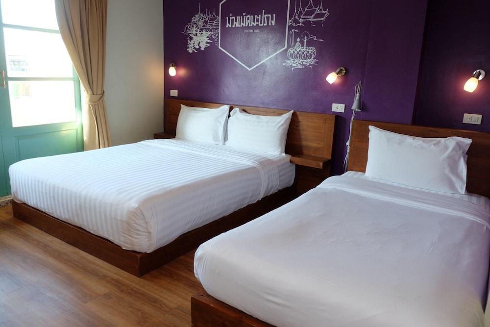 Siri Poshtel Bangkok Room Type - Deluxe Triple Room