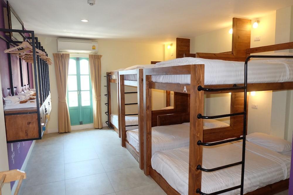 Siri Poshtel Bangkok Room Type - Family Room, 6 Bedrooms