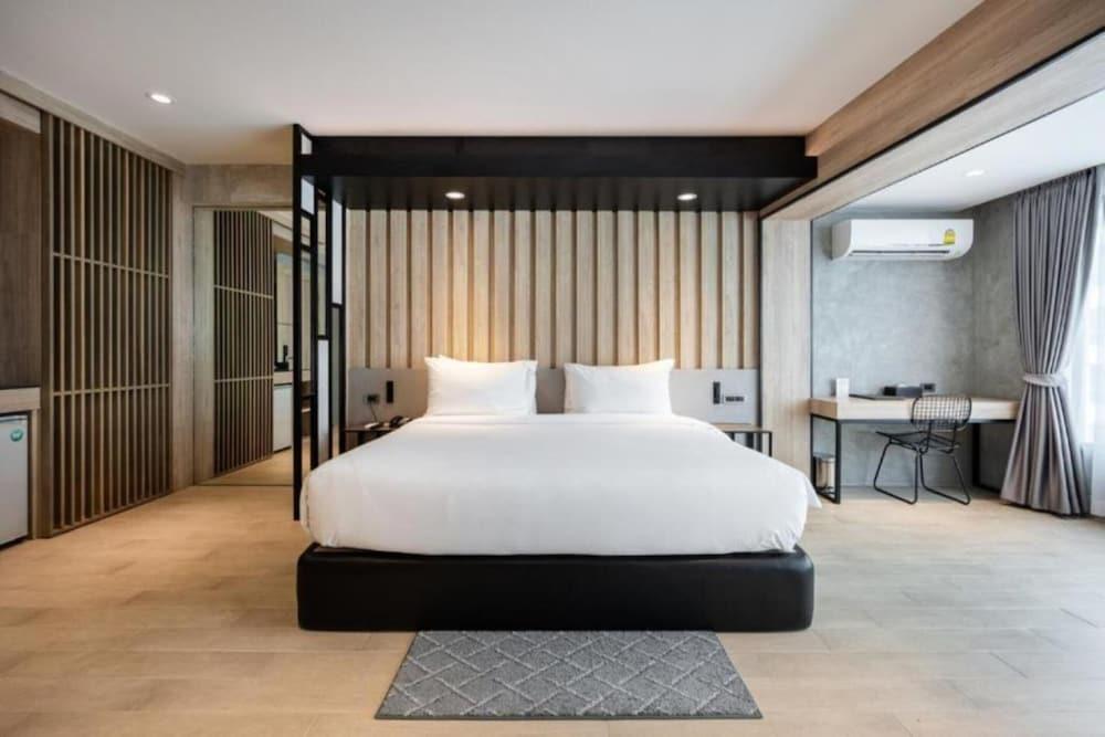 Loft Bangkok Hotel Room Type - Premium Deluxe Jacuzzi