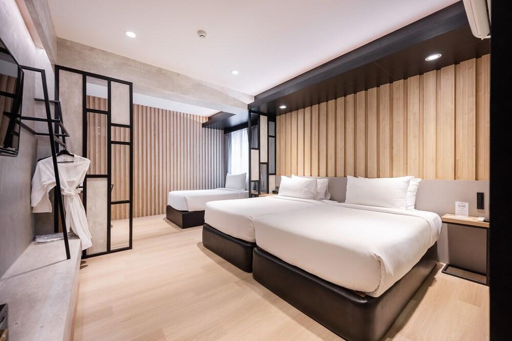 Loft Bangkok Hotel Room Type - Deluxe Family